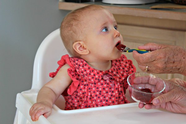 15 Alimentos Para Soltar Intestino do Bebê: Guia Completo 2025