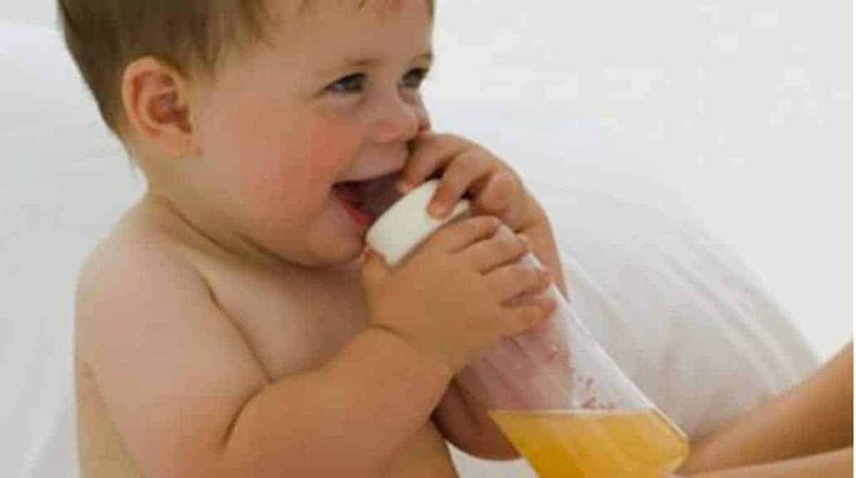 Suco para Bebê Antes de 1 Ano: Riscos, Recomendações e Alternativas Saudáveis