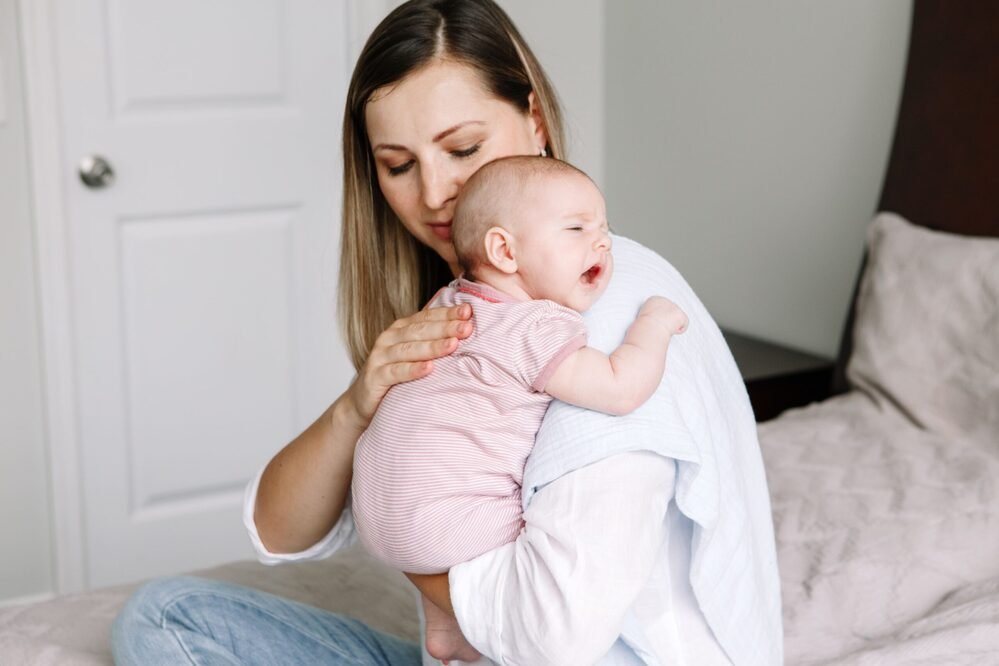 Diferença entre baby blues, depressão pós-parto e psicose puerperal: saiba como identificar e o que fazer