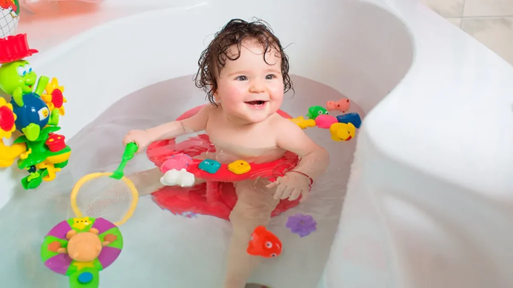 dar banho no bebê recém-nascido