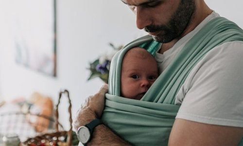 Como Usar Sling para Bebê: Guia Completo Cross-Carry