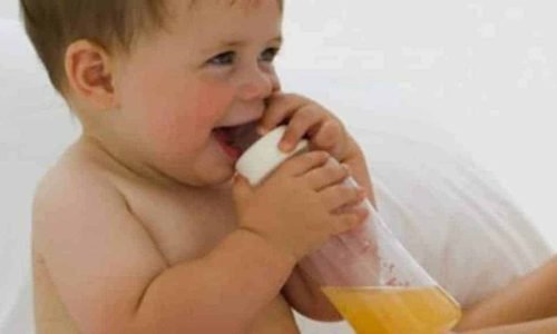 Suco para Bebê Antes de 1 Ano: Riscos, Recomendações e Alternativas Saudáveis